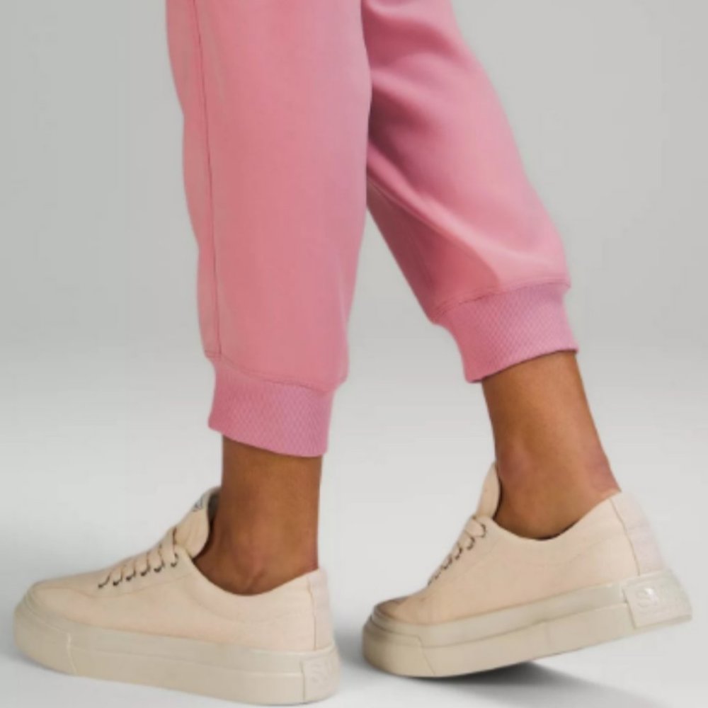 NWT lululemon On the Fly Jogger WOVEN Easy Care Pink Taupe  28"  Size 6 8 - Picture 4 of 8